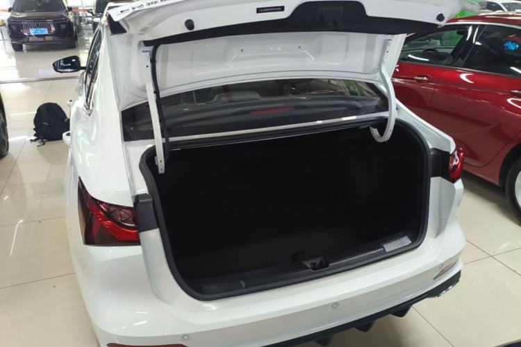 Used Roewe i5 2023 1.5L CVT Luxury Edition Trunk