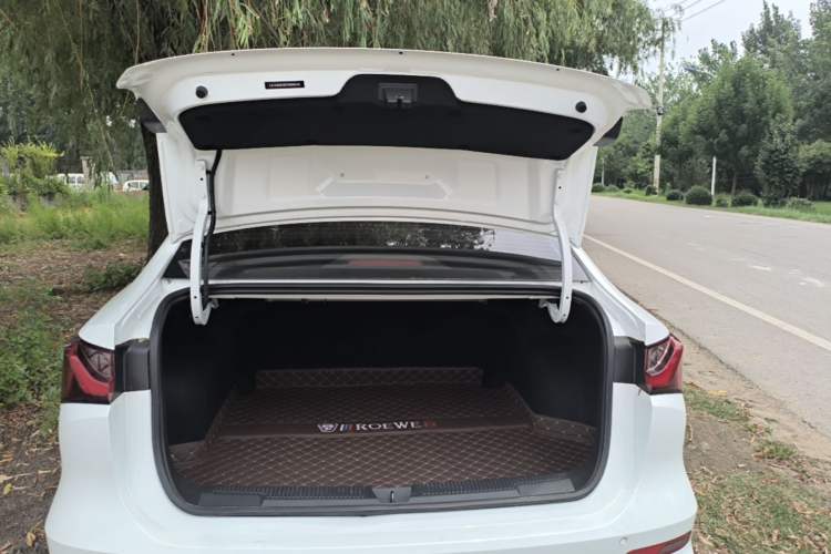 Used Roewe i5 2023 1.5L Manual Comfort Edition Trunk