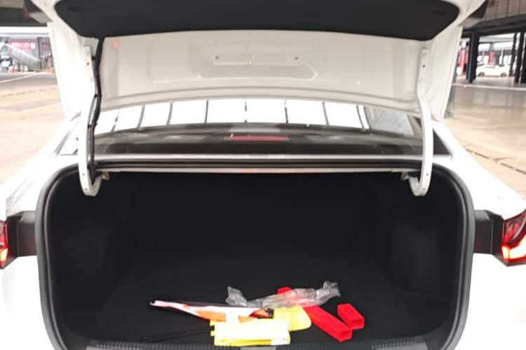 Used Roewe i5 2023 1.5L CVT Luxury Edition Trunk