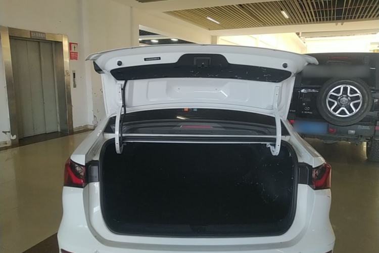 Used Roewe i5 2023 1.5L CVT Luxury Edition Trunk