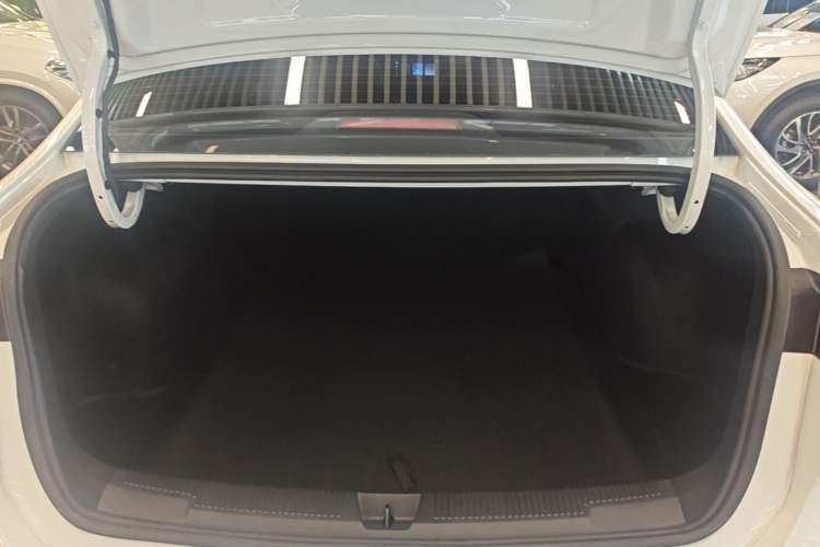 Used Roewe i5 2023 1.5L CVT Luxury Edition Trunk