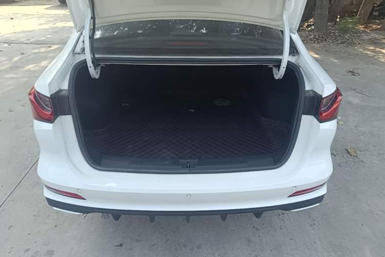 Used Roewe i5 2023 1.5L CVT Luxury Edition Trunk