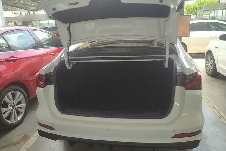 Used Roewe i5 2023 1.5L Manual Comfort Edition Trunk