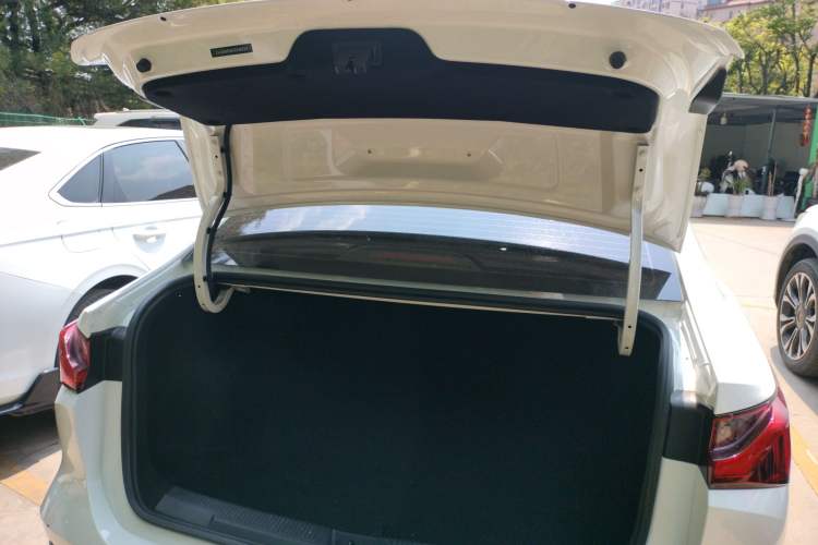 Used Roewe i5 2023 1.5L CVT Luxury Edition Trunk