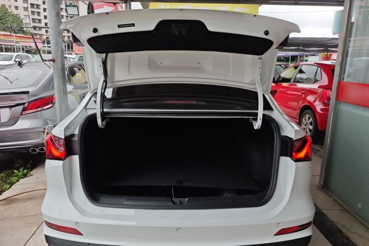 Used Roewe i5 2023 1.5L Manual Comfort Edition Trunk