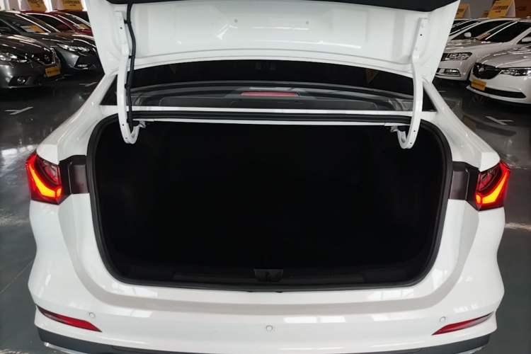 Used Roewe i5 2023 1.5L CVT Luxury Edition Trunk