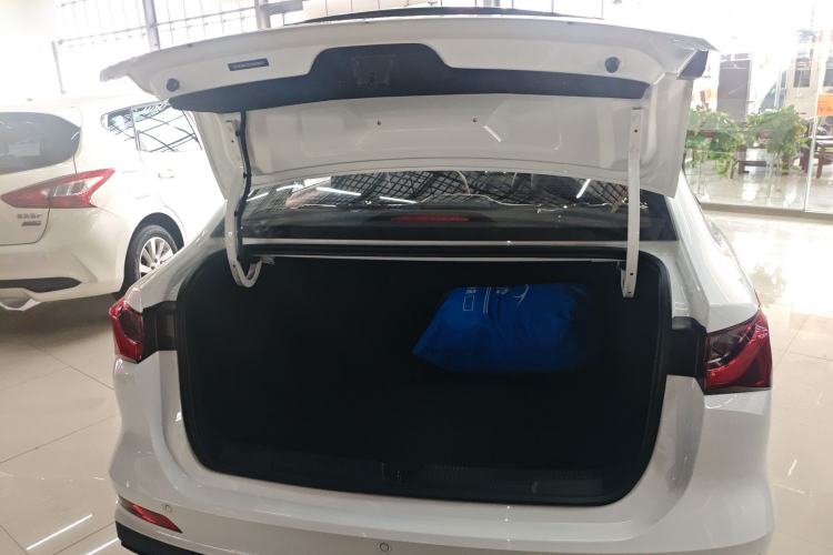 Used Roewe i5 2023 1.5L Manual Comfort Edition Trunk