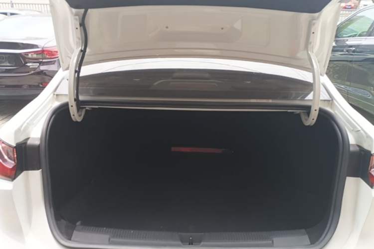 Used Roewe i5 2023 1.5L CVT Luxury Edition Trunk