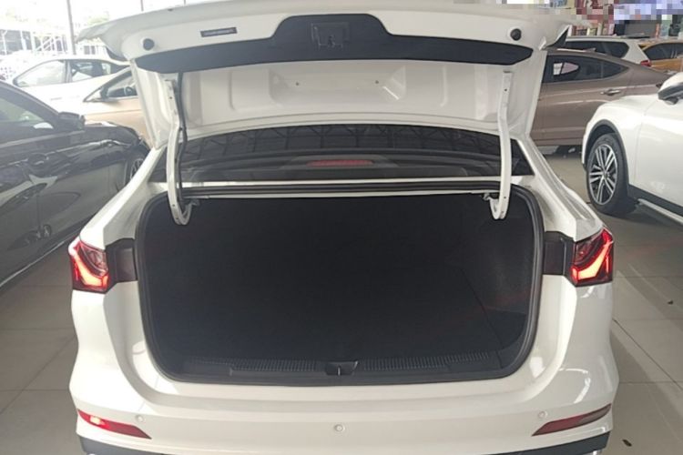 Used Roewe i5 2023 1.5L CVT Luxury Edition Trunk