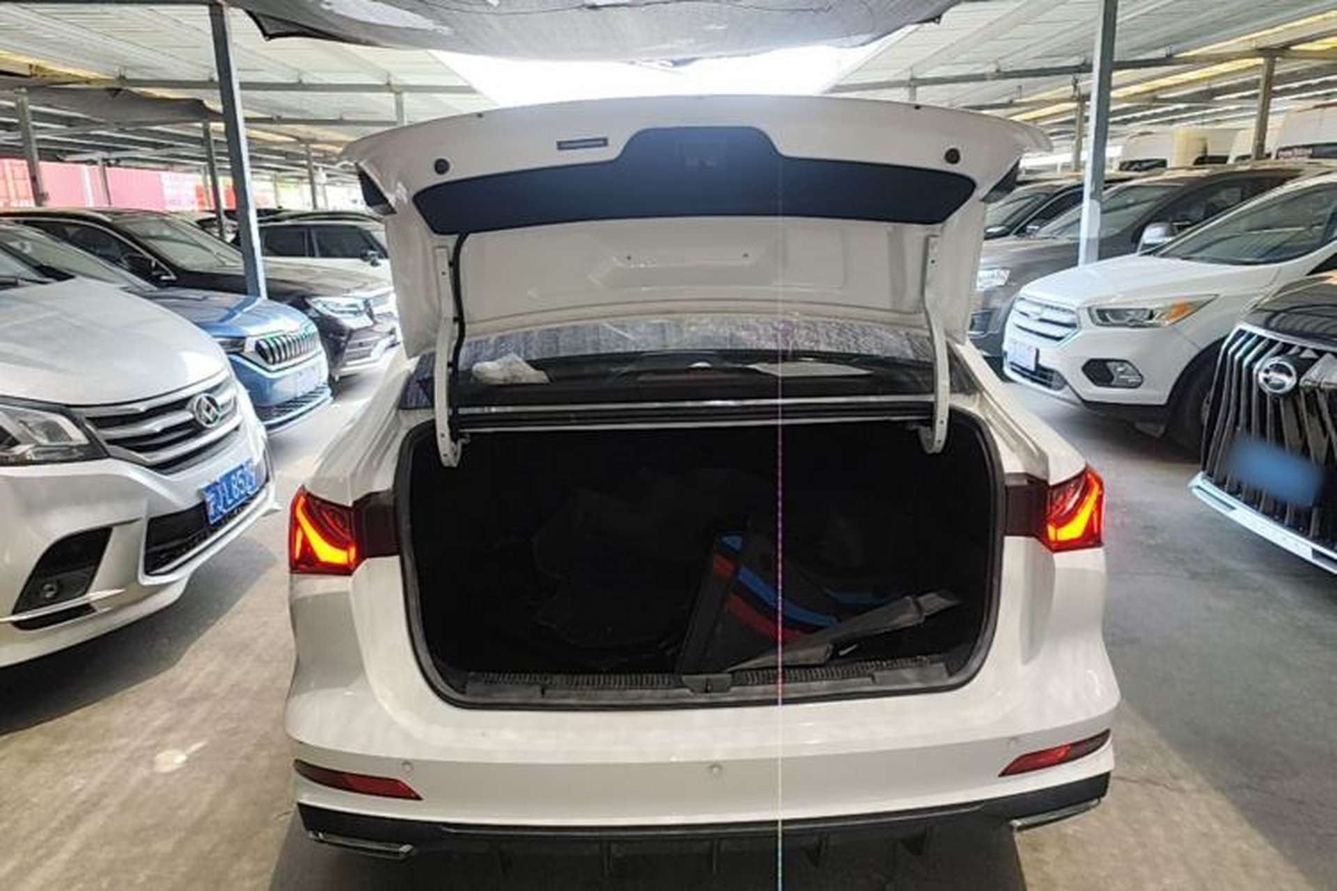 Used Roewe i5 2023 1.5L CVT Luxury Edition Trunk