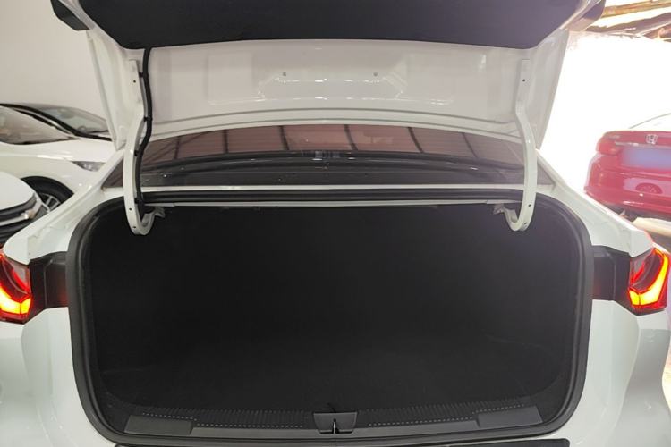 Used Roewe i5 2023 1.5L Manual Comfort Edition Trunk