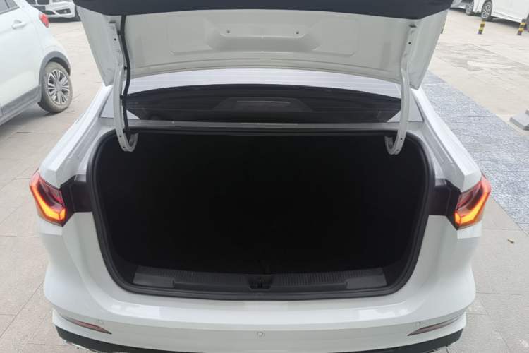 Used Roewe i5 2023 1.5L CVT Luxury Edition Trunk