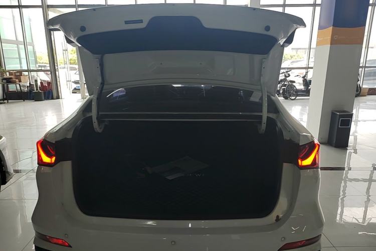 Used Roewe i5 2023 1.5L Manual Excellence Edition Trunk