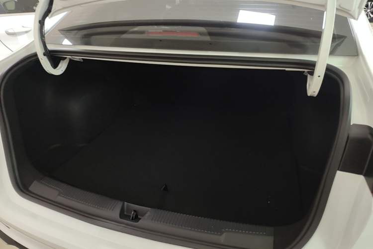 Used Roewe i5 2023 1.5L CVT Luxury Edition Trunk