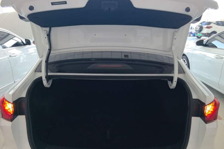 Used Roewe i5 2023 1.5L CVT Luxury Edition Trunk