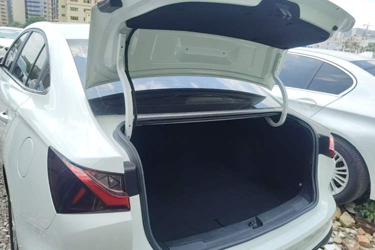Used Roewe i5 2023 1.5L CVT Luxury Edition Trunk
