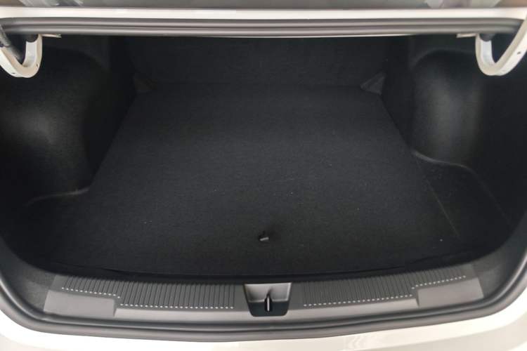 Used Roewe i5 2023 1.5L Manual Comfort Edition Trunk