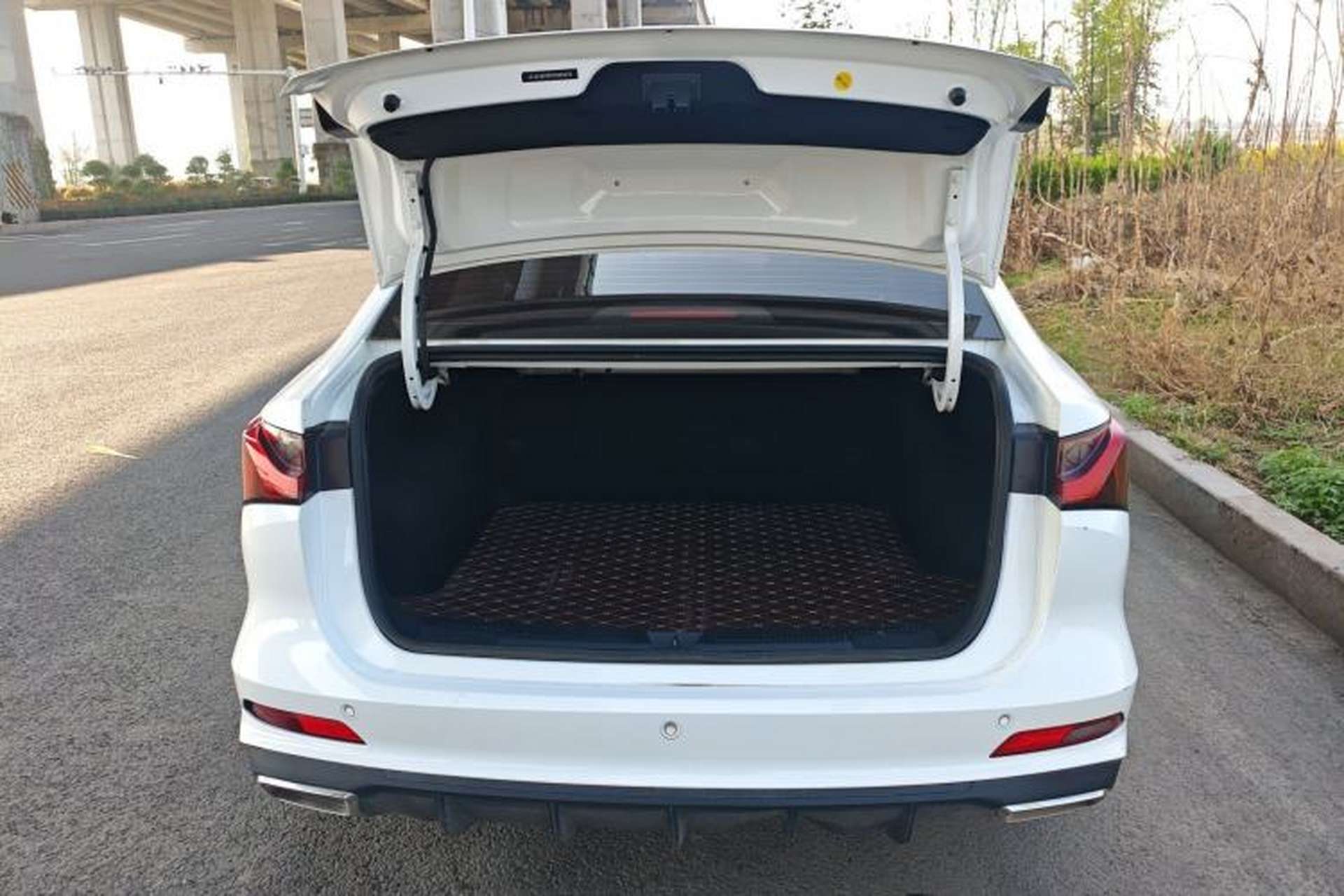 Used Roewe i5 2023 1.5L CVT Flagship Edition Trunk