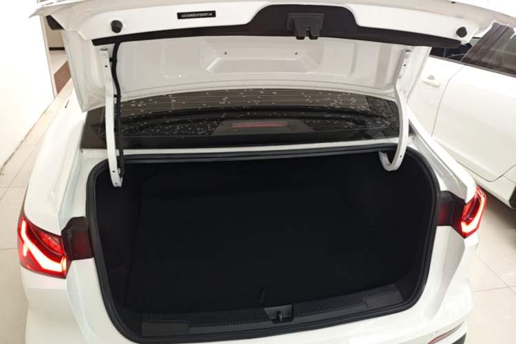 Used Roewe i5 2023 1.5L Manual Comfort Edition Trunk