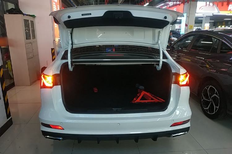 Used Roewe i5 2023 1.5L CVT Luxury Edition Trunk