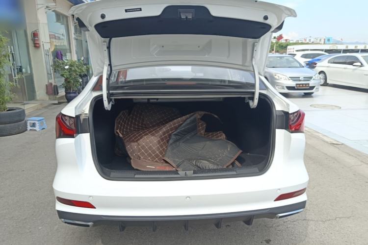 Used Roewe i5 2023 1.5L CVT Luxury Edition Trunk