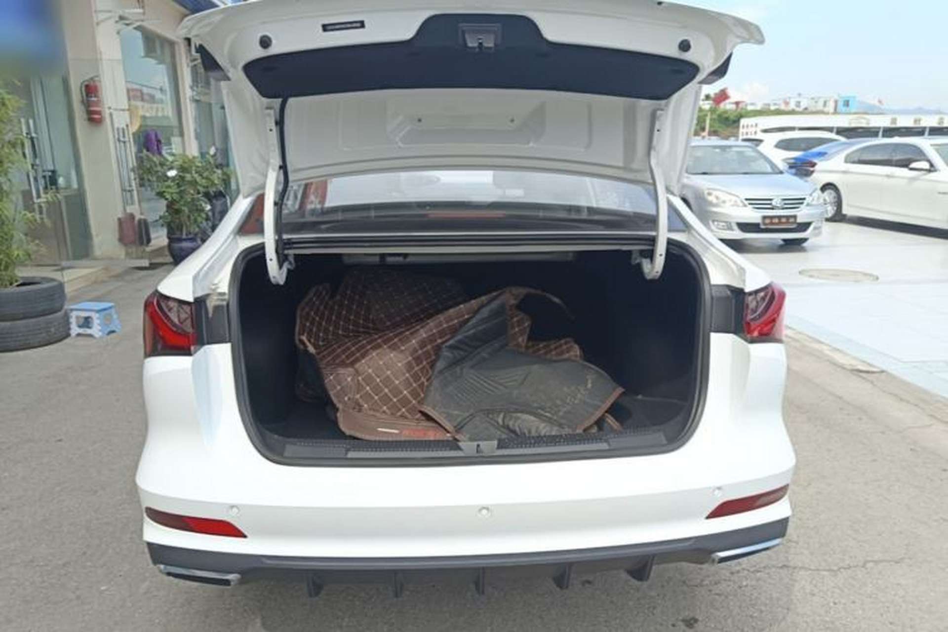 Used Roewe i5 2023 1.5L CVT Luxury Edition Trunk