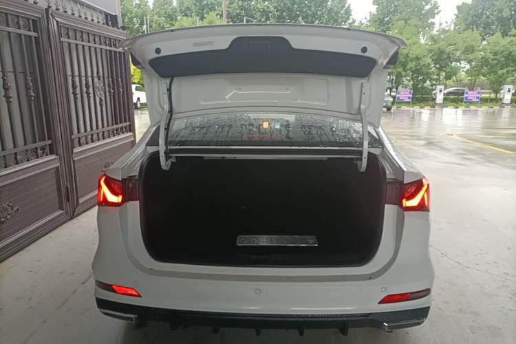 Used Roewe i5 2023 1.5L CVT Luxury Edition Trunk