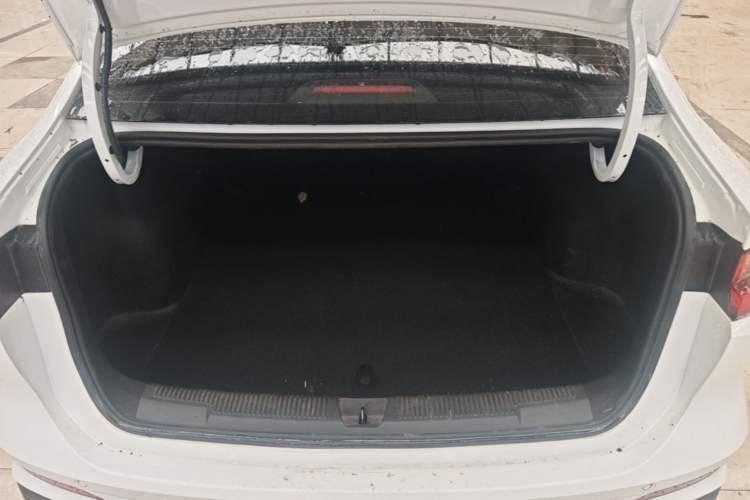 Used Roewe i5 2023 1.5L Manual Comfort Edition Trunk
