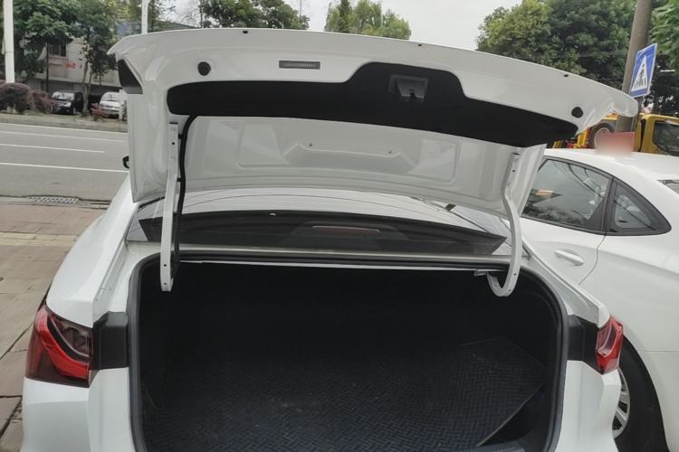 Used Roewe i5 2023 1.5L CVT Luxury Edition Trunk