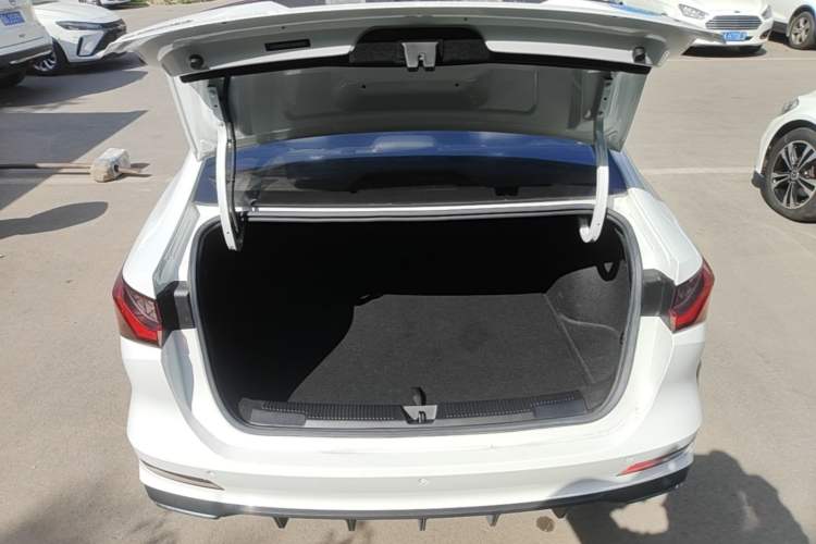 Used Roewe i5 2023 1.5L CVT Luxury Edition Trunk