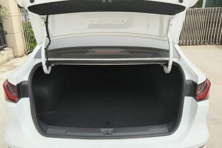 Used Roewe i5 2023 1.5L CVT Luxury Edition Trunk