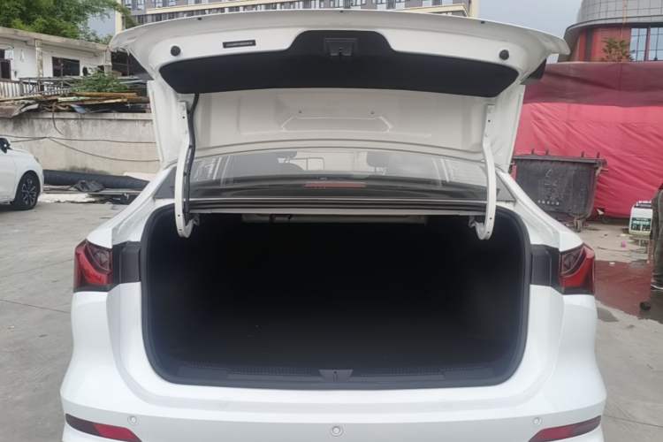 Used Roewe i5 2023 1.5L Manual Comfort Edition Trunk