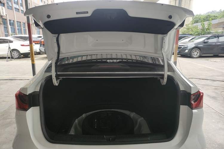 Used Roewe i5 2023 1.5L CVT Luxury Edition Trunk