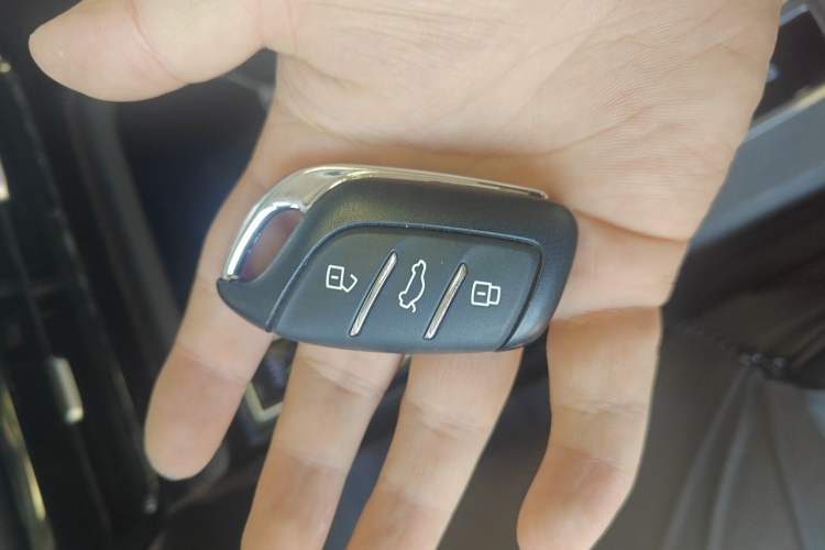 Used Roewe i5 2023 1.5L CVT Luxury Edition Vehicle Key