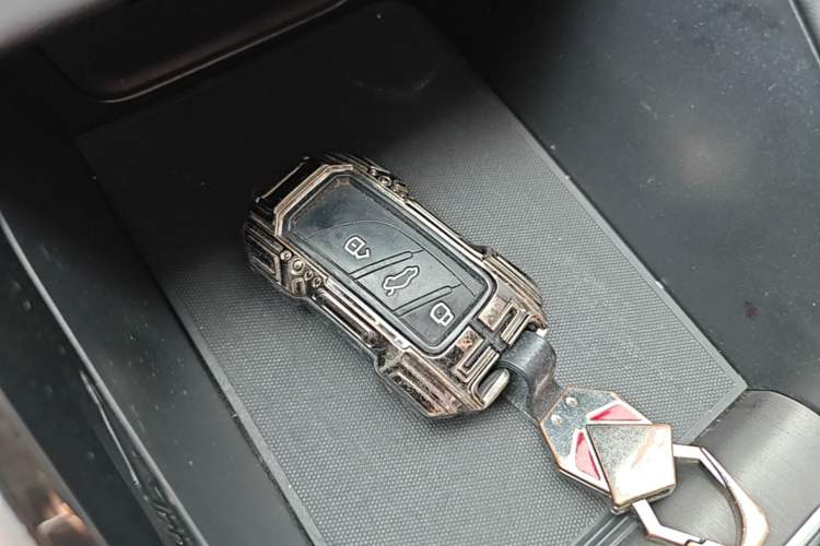 Used Roewe i5 2023 1.5L CVT Luxury Edition Vehicle Key