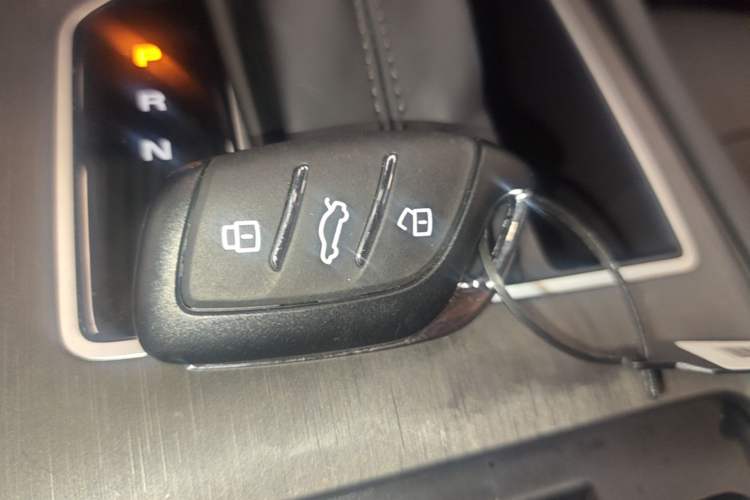 Used Roewe i5 2023 1.5L CVT Luxury Edition Vehicle Key