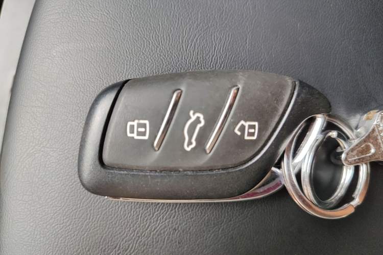 Used Roewe i5 2023 1.5L CVT Luxury Edition Vehicle Key