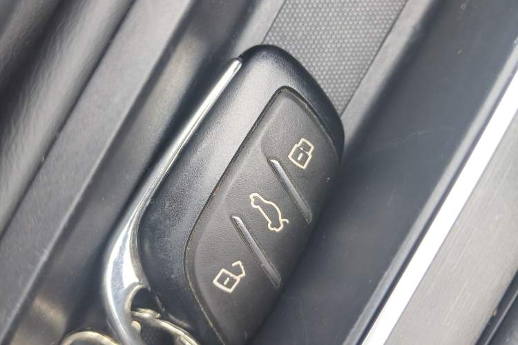 Used Roewe i5 2023 1.5L CVT Luxury Edition Vehicle Key