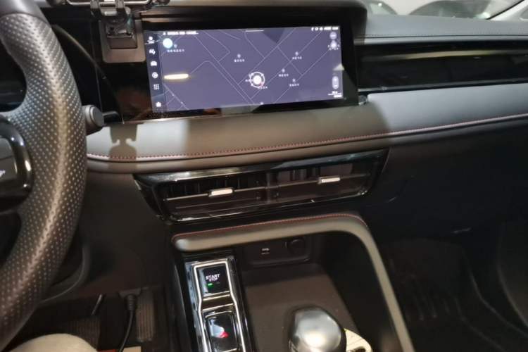 Used Roewe i5 2023 1.5L CVT Flagship Edition Audio And AC Panel
