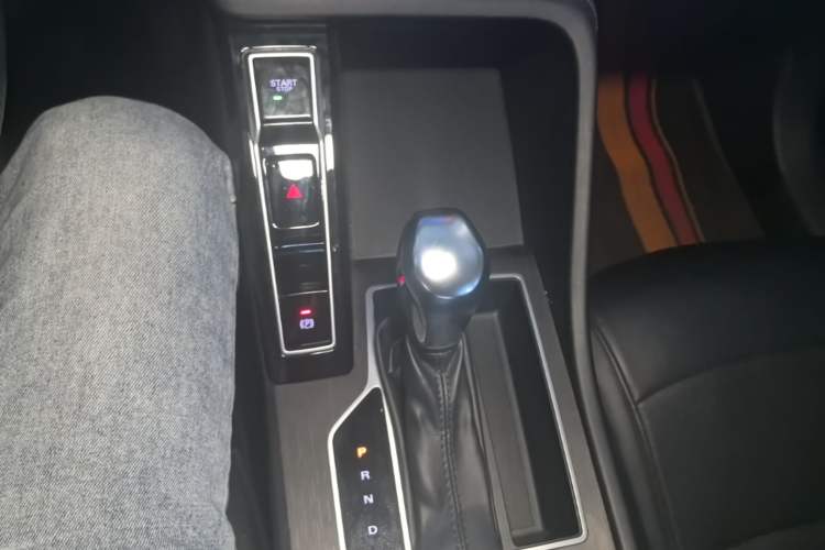 Used Roewe i5 2023 1.5L CVT Flagship Edition Gear Lever