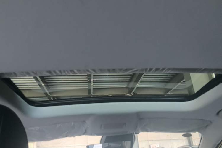 Used Roewe i5 2023 1.5L CVT Flagship Edition Headliner