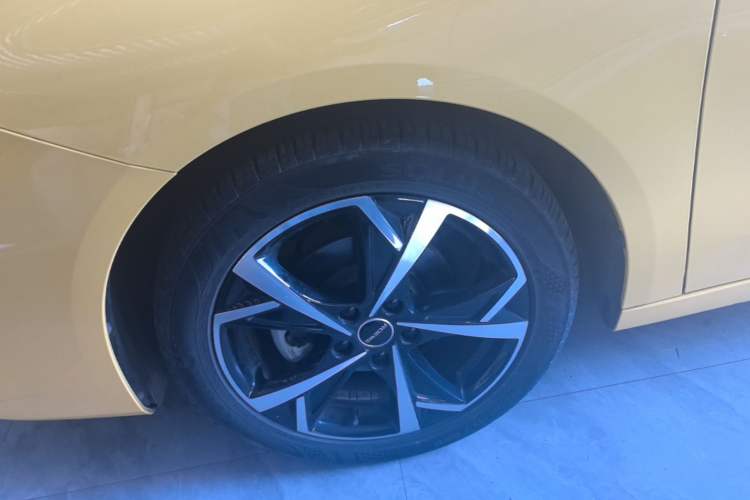Used Roewe i5 2023 1.5L CVT Flagship Edition Left Front Wheel Hub