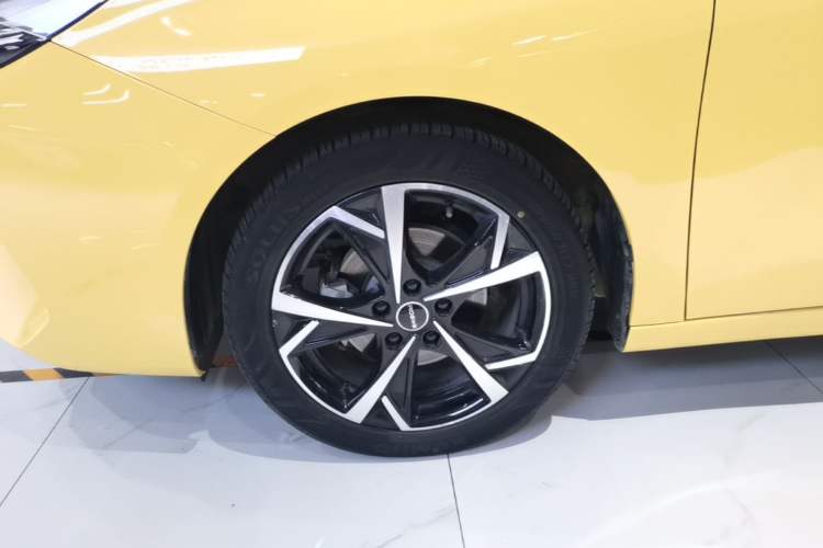 Used Roewe i5 2023 1.5L CVT Flagship Edition Left Front Wheel Hub