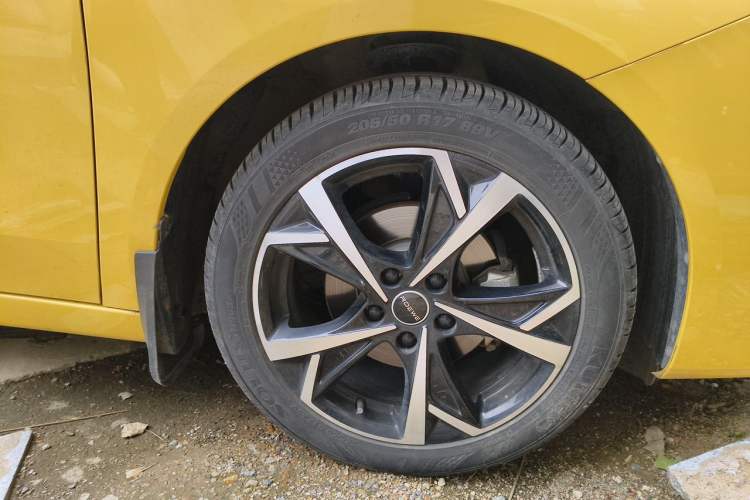 Used Roewe i5 2023 1.5L CVT Flagship Edition Right Front Wheel Hub