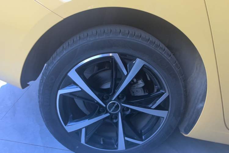 Used Roewe i5 2023 1.5L CVT Flagship Edition Right Rear Wheel Hub