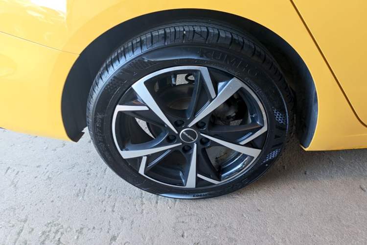 Used Roewe i5 2023 1.5L CVT Flagship Edition Right Rear Wheel Hub