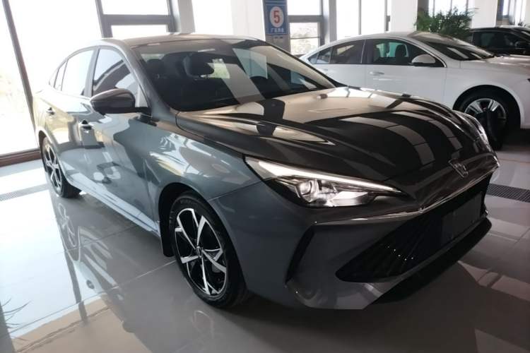 Used Roewe i5 2024 1.5L CVT Luxury Edition Front Right 45 Deg