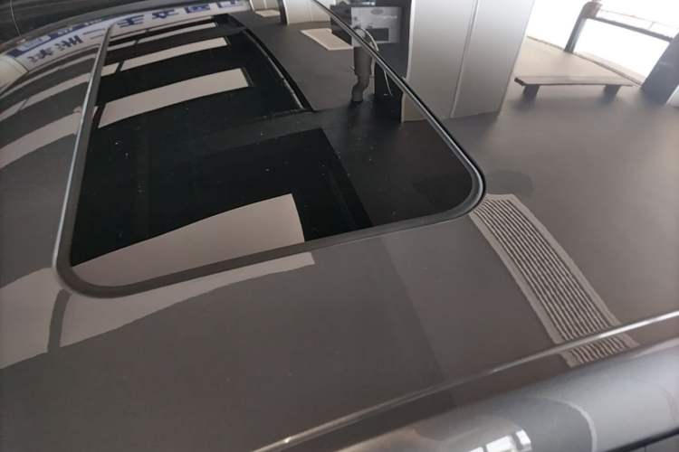 Used Roewe i5 2024 1.5L CVT Luxury Edition Roof