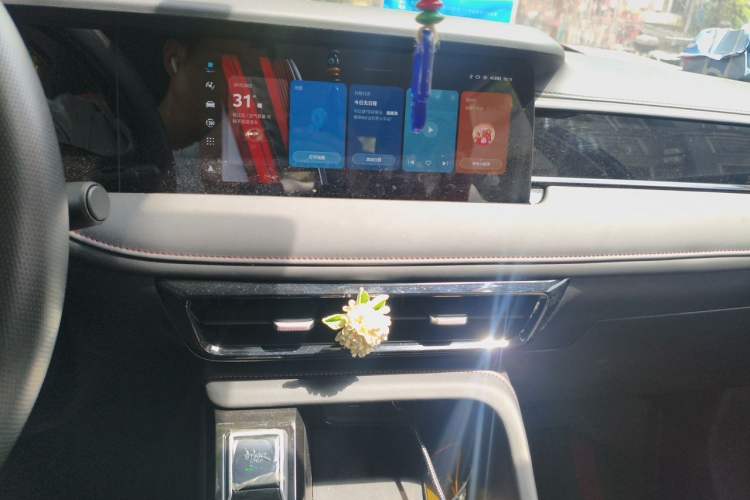 Used Roewe i5 2024 1.5L CVT Luxury Edition Audio And AC Panel