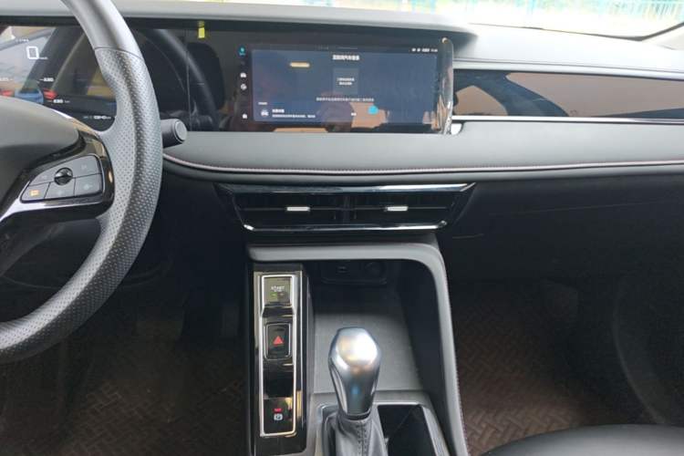 Used Roewe i5 2024 1.5L CVT Luxury Edition Audio And AC Panel